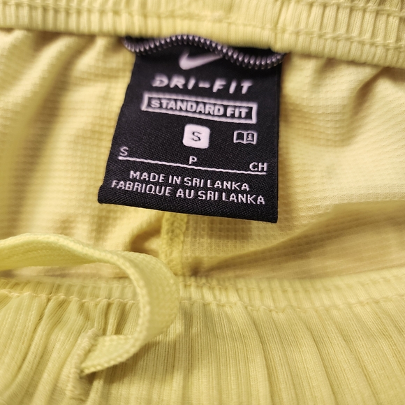 Nike Camo Tee and Neon Shorts Set - Picture 7 of 11
